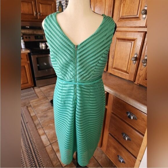 Motherhood Maternity Green Eyelet Belted A-line Dress Size - Picture 5 of 7